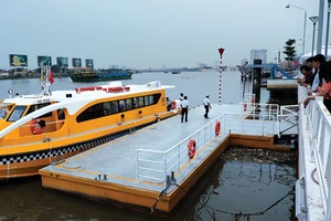 Sông Sài Gòn nhõng nhẽo như bạn gái