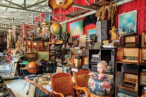 Chợ phiên Sài Gòn và những món hàng ‘độc’