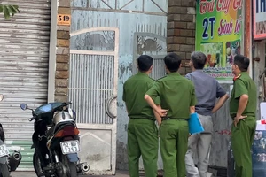 Bị chồng của bạn gái rượt đuổi, người đàn ông tử vong sau khi rơi từ mái nhà xuống