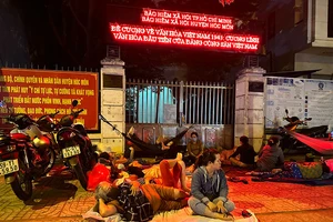 Video: BHXH chỉ cách để không phải chờ xuyên đêm khi rút BHXH 1 lần