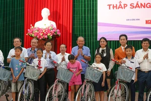 Hội Nhà báo Việt Nam tổ chức chuỗi hoạt động về nguồn ‘Thắp sáng ngọn lửa tri ân’