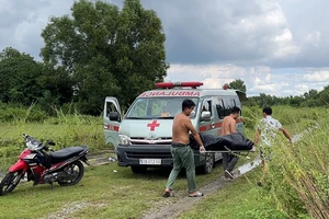 Video: Phát hiện một thi thể nữ giới dưới sông Rạch Chiếc