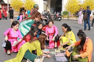 Người trẻ ưu tiên đi du lịch ngày Tết hay sum họp gia đình?