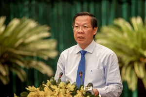 Đoàn tàu Nghị quyết 98 mạnh mẽ tiến về phía trước