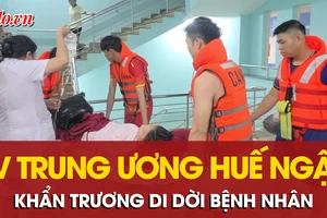 Lũ tràn vào Bệnh viện Trung ương Huế, khẩn cấp di dời bệnh nhân trong đêm