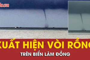 Lại xuất hiện vòi rồng cao hàng chục mét trên vùng biển Lâm Đồng