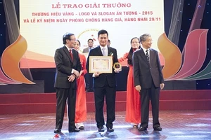 VietinBank nhận giải thưởng Thương hiệu Vàng 2015