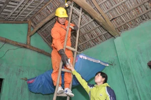 Cột mốc mới về chăm sóc khách hàng của ngành điện