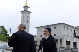 Hậu Charlie Hebdo: Nhiều nhà thờ Hồi giáo Pháp bị đe dọa