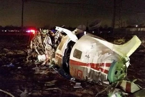 Máy bay đâm vào tháp truyền hình tại Mỹ