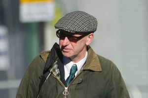 Bắt giữ giáo viên thích xem hình ảnh trẻ em bị hãm hiếp