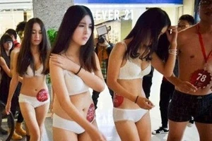 Siêu thị Trung Quốc miễn phí cho khách hàng chỉ mặc … đồ lót