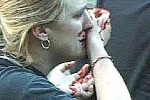 Bất ngờ xả súng điên cuồng trong quán rượu 