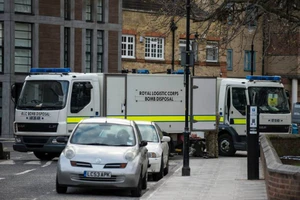 Phát hiện bom 250kg, thủ đô nước Anh 'khóa cửa' trung tâm