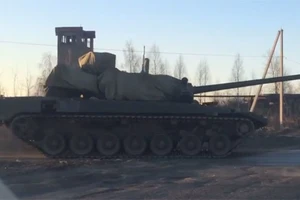Rò rỉ clip quay 'siêu xe tăng' Armata T-14 của Nga