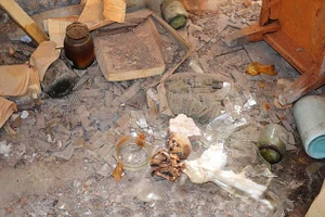 Kinh hoàng căn nhà hoang chứa xác ướp trẻ sơ sinh