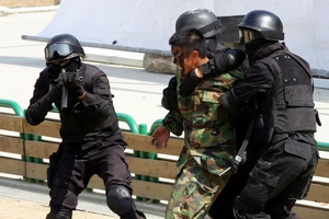 Xả súng tại doanh trại Hàn Quốc, một người chết