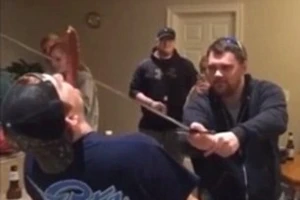 ‘Chơi dao’ nào ngờ bị chém rơi mũi