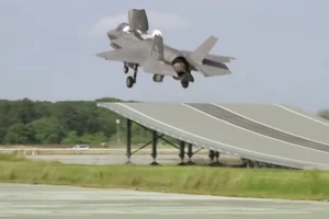 Thủy quân Mỹ bắt đầu thử nghiệm F-35 nhảy cóc