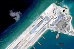 Đường băng trái phép trên đá Chữ Thập sắp hoàn thành