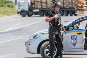 Kiev mang xe thiết giáp đối đầu với phe cánh hữu