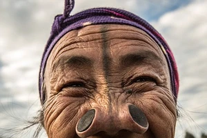 Hình ảnh bộ tộc Ấn Độ bắt phụ nữ phải 'nong mũi' to kỳ lạ