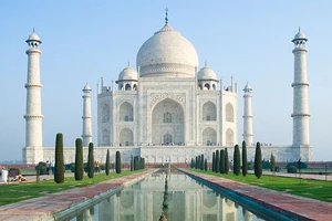 Không cho cưới, đôi tình nhân cắt cổ trước đền Taj Mahal