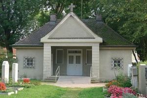 Bà lão 92 tuổi bất ngờ 'sống dậy' trong nhà chứa xác