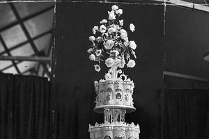 Bánh cưới của Nữ hoàng Anh sau 68 năm vẫn nguyên vẹn