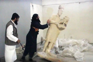 Tàn phá cổ vật, IS thực chất đang thu lời