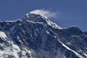 Nepal cân nhắc hạn chế người khuyết tật leo Everest