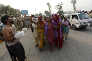 Hai em bé bị thiêu sống, nghi vì kỳ thị giai cấp
