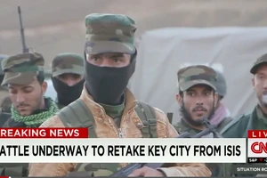 Lực lượng Kurd tấn công IS, chặn đường tiếp tế huyết mạch