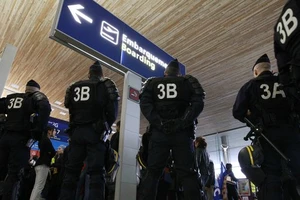 Pháp 'thẳng tay' đóng cửa ba nhà thờ Hồi giáo tuyên truyền cực đoan