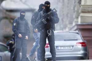 Đức bắt giữ giáo sĩ tuyển mộ khủng bố và vận chuyển vũ khí