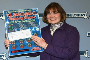 Trúng số liên tiếp 2 triệu đô trong vòng 7 tháng