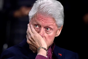 Hơn 68.000 người đòi bắt giam ông Bill Clinton