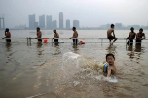 Dân Trung Quốc sẽ phải căng mình chống lũ sông Dương Tử 