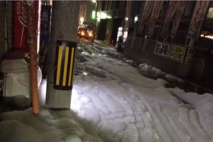 Bọt lạ xuất hiện tại Nhật sau động đất