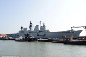 Tàu sân bay nổi tiếng của Anh sắp bị bán phế liệu