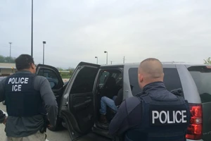 Mỹ mở chiến dịch rầm rộ, trục xuất người nhập cư trái phép