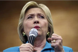 Bà Hillary bất ngờ ‘về đích sớm’, giành ghế đại diện đảng Dân chủ