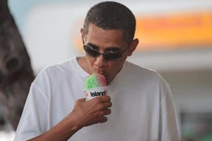 Tiết lộ: Ông Obama mơ ước đi bán áo thun khi về hưu