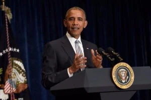 Cảnh sát Mỹ liên tiếp bị bắn, ông Obama rút ngắn công du