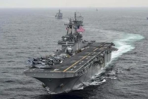 Đến Trung Quốc, tư lệnh Mỹ tuyên bố tiếp tục tuần tra biển Đông