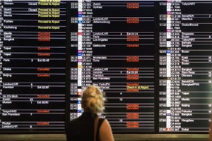 Bão Nida đổ bộ Hong Kong, hàng trăm chuyến bay bị hủy