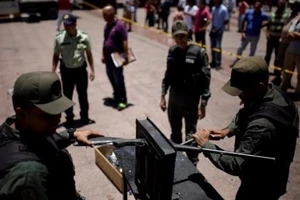 Venezuela rầm rộ tịch thu hơn 2.000 khẩu súng