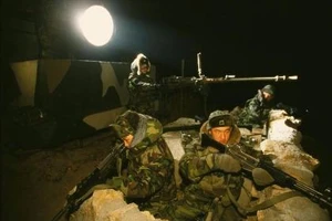 Triều Tiên dọa 'bắn hạ không thương tiếc' đèn cao áp tại biên giới