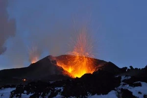 Siêu núi lửa lớn nhất Iceland sắp nổi cơn thịnh nộ
