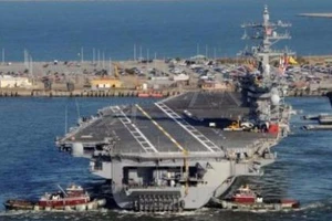 Lính thủy Mỹ bất ngờ sinh con trên tàu sân bay